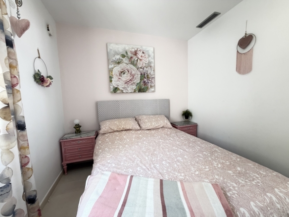 4 Bedroom Property in Mil Palmeras