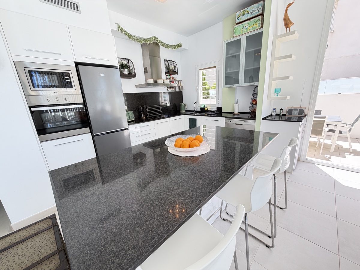 4 Bedroom Property in Mil Palmeras