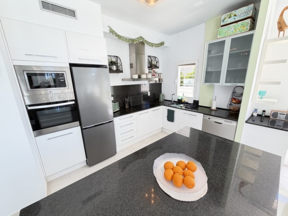 4 Bedroom Property in Mil Palmeras