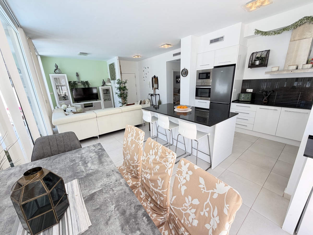 4 Bedroom Property in Mil Palmeras