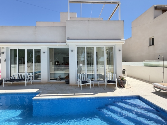 4 Bedroom Property in Mil Palmeras