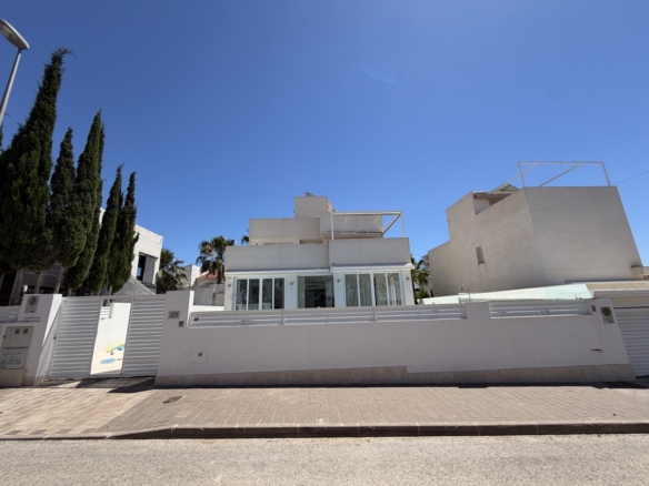 4 Bedroom Property in Mil Palmeras