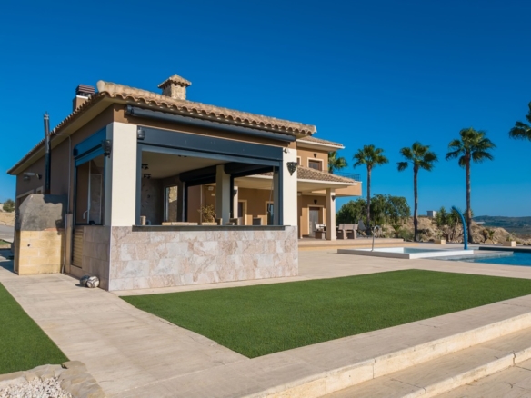 6 Bedroom Property in Torremendo