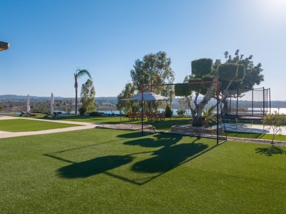 6 Bedroom Property in Torremendo