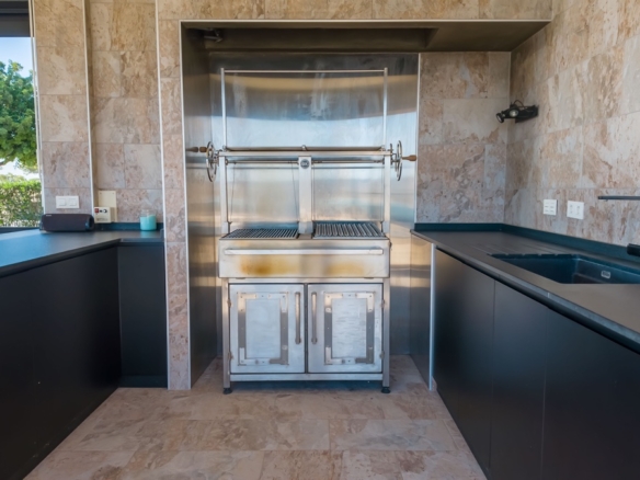 6 Bedroom Property in Torremendo