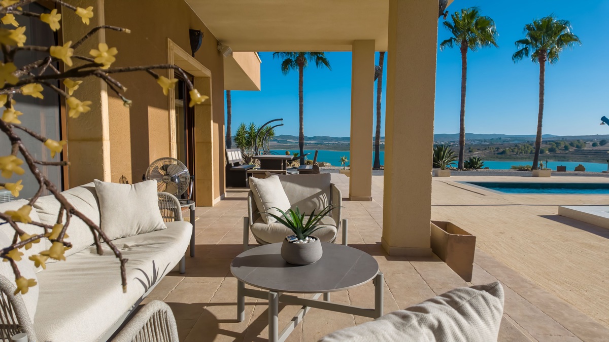 6 Bedroom Property in Torremendo