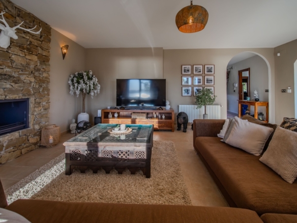 6 Bedroom Property in Torremendo