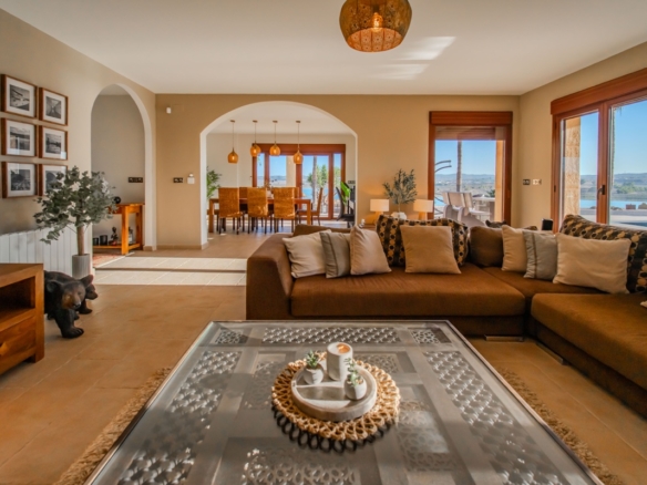 6 Bedroom Property in Torremendo