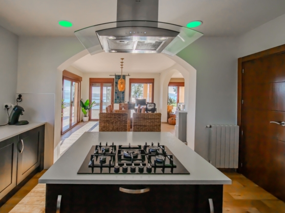 6 Bedroom Property in Torremendo