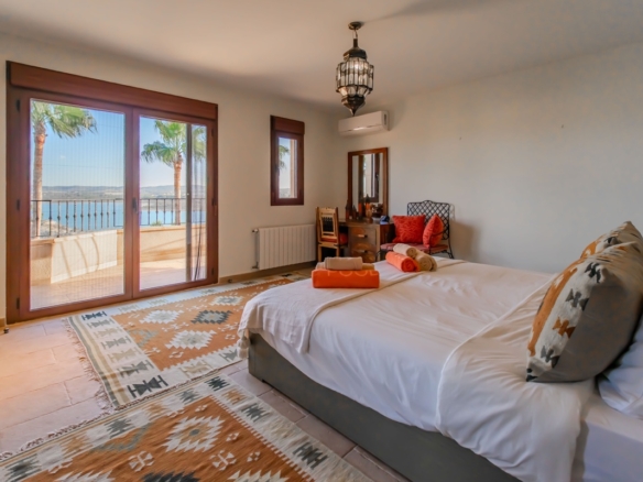 6 Bedroom Property in Torremendo