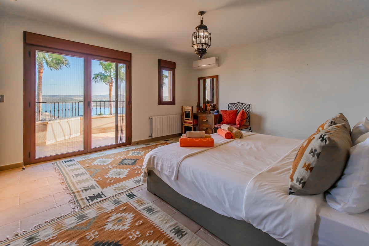 6 Bedroom Property in Torremendo