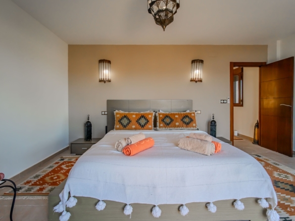 6 Bedroom Property in Torremendo