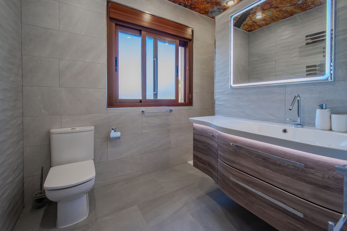 6 Bedroom Property in Torremendo