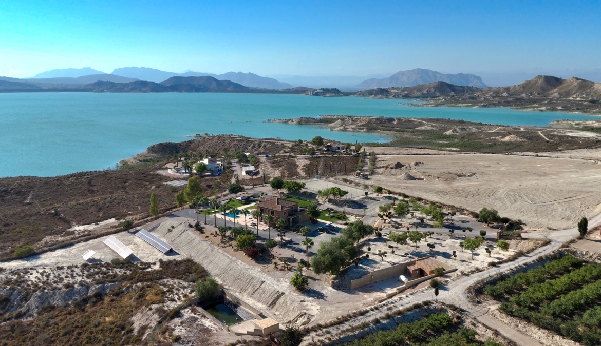 6 Bedroom Property in Torremendo
