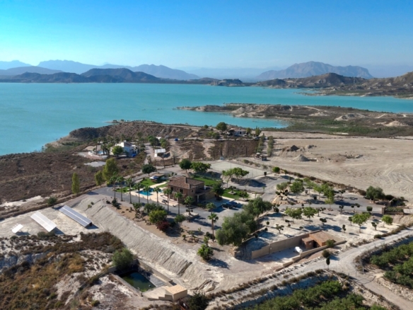6 Bedroom Property in Torremendo