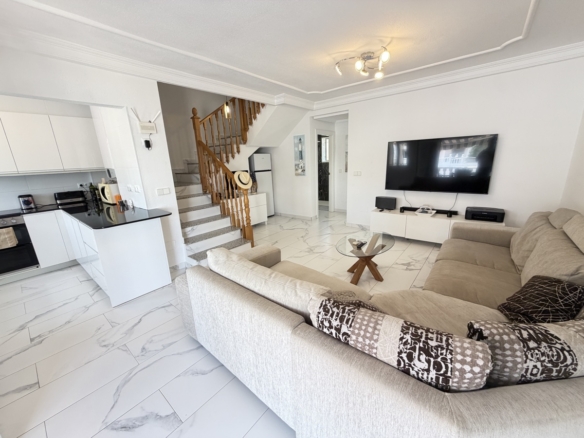 5 Bedroom Property in Villamartin