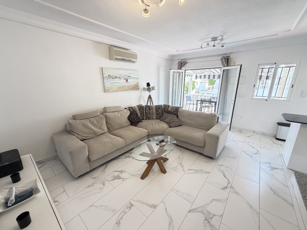 5 Bedroom Property in Villamartin
