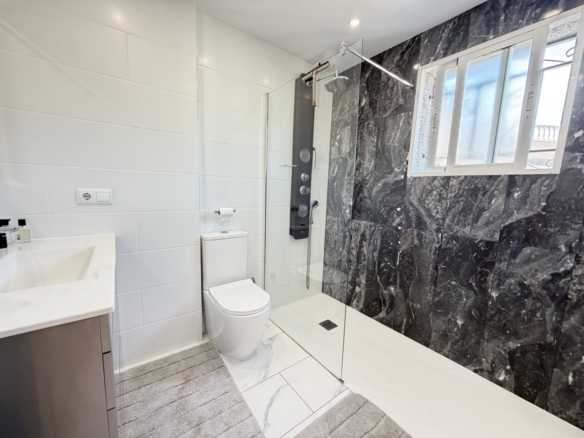 5 Bedroom Property in Villamartin