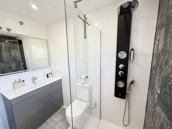 5 Bedroom Property in Villamartin