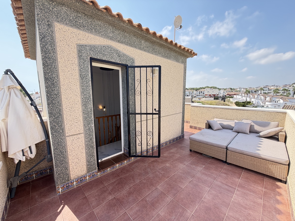 5 Bedroom Property in Villamartin