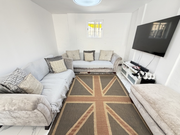 5 Bedroom Property in Villamartin