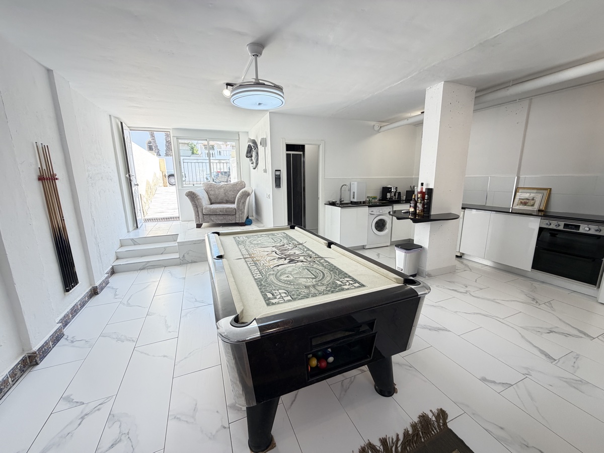5 Bedroom Property in Villamartin