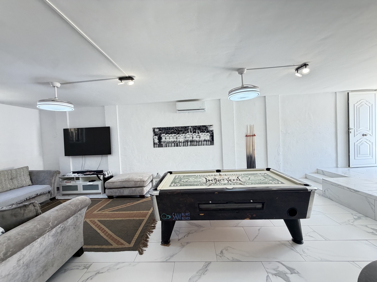 5 Bedroom Property in Villamartin