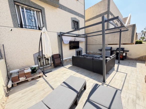 5 Bedroom Property in Villamartin