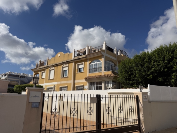2 Bedroom Property in Lomas De Cabo Roig