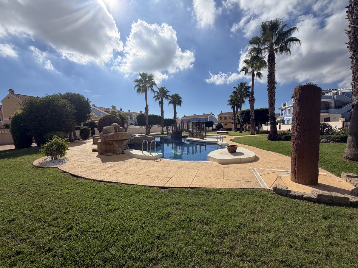 2 Bedroom Property in Lomas De Cabo Roig