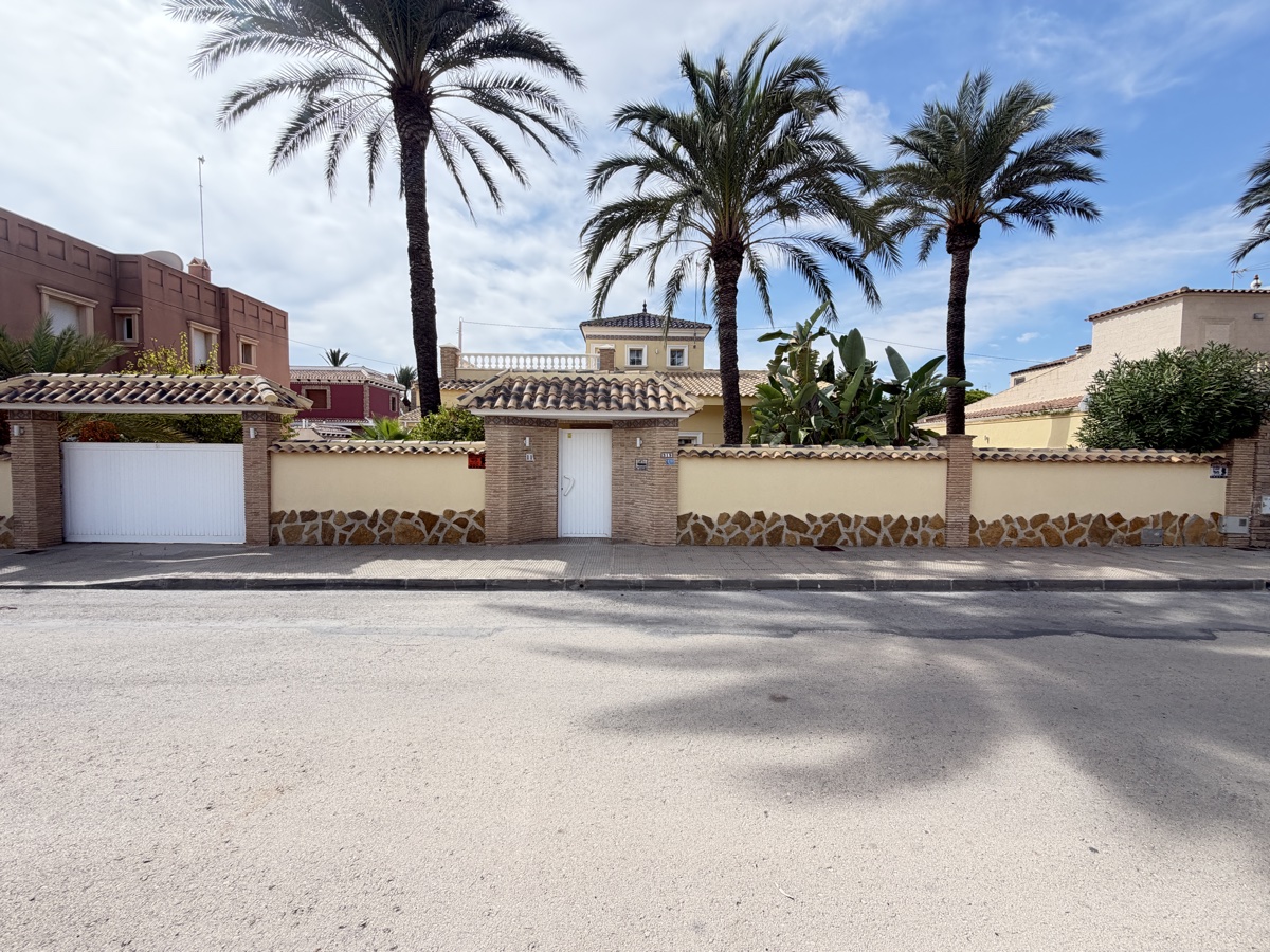 4 Bedroom Property in Cabo Roig
