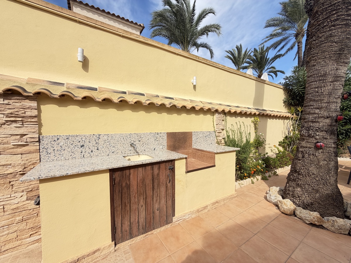 4 Bedroom Property in Cabo Roig