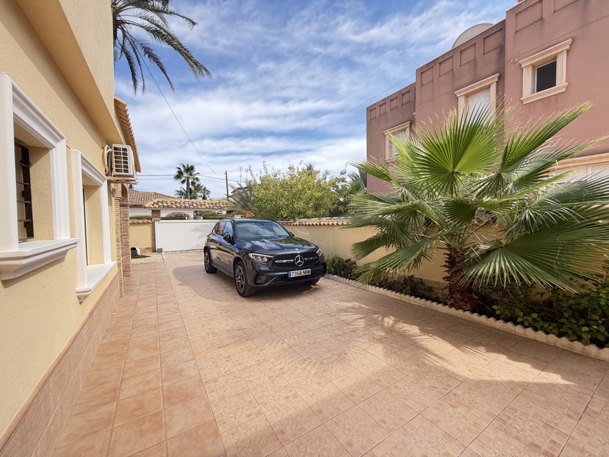 4 Bedroom Property in Cabo Roig