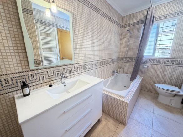 4 Bedroom Property in Cabo Roig