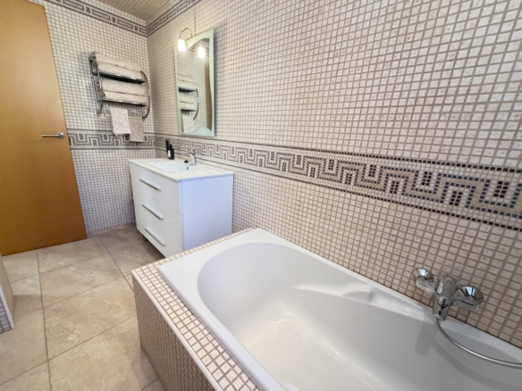 4 Bedroom Property in Cabo Roig