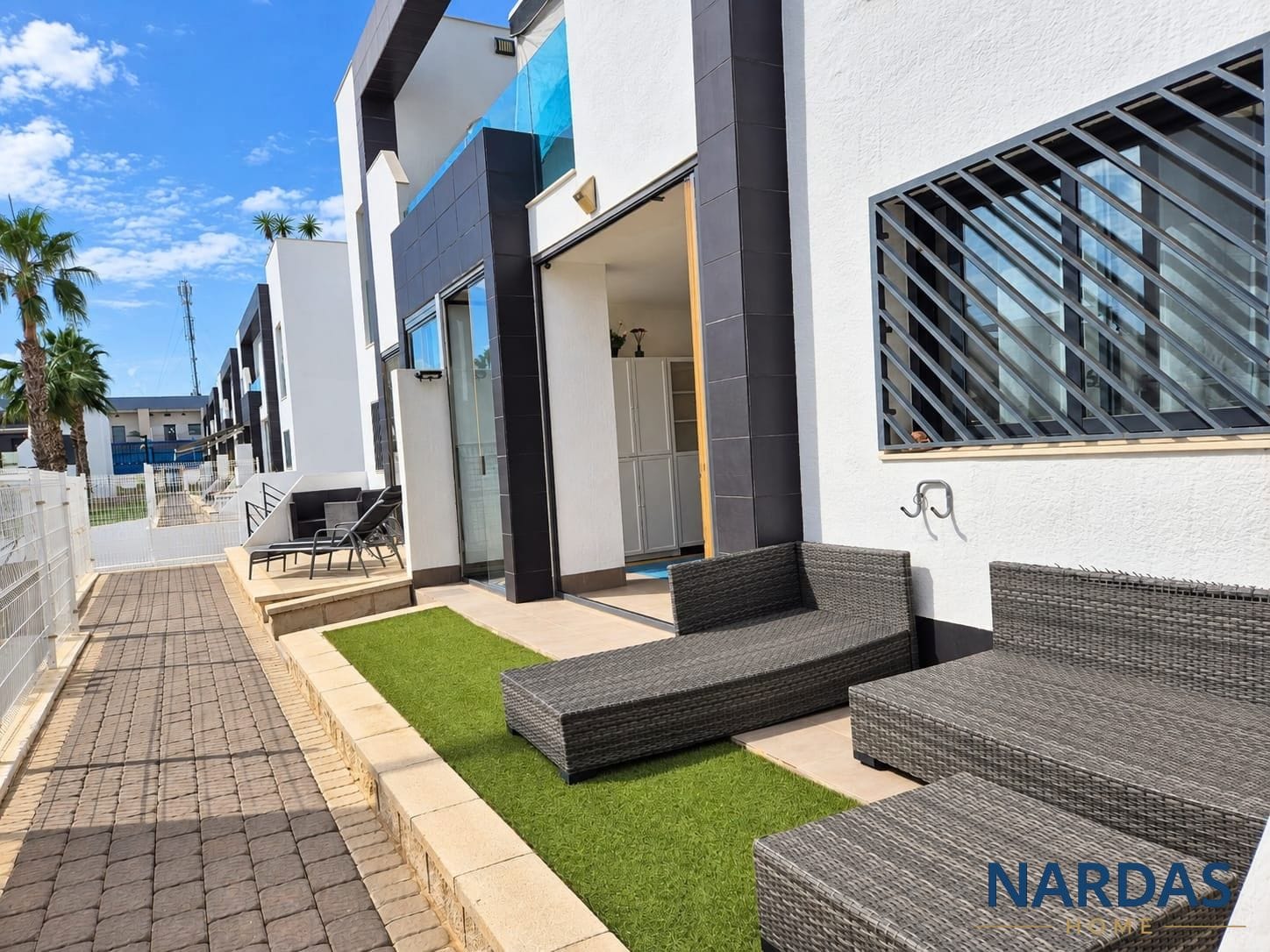2-BED 2-BATH GROUND FLOOR APARTMENT JUST 80M FROM LA ZENIA BOULEVARD