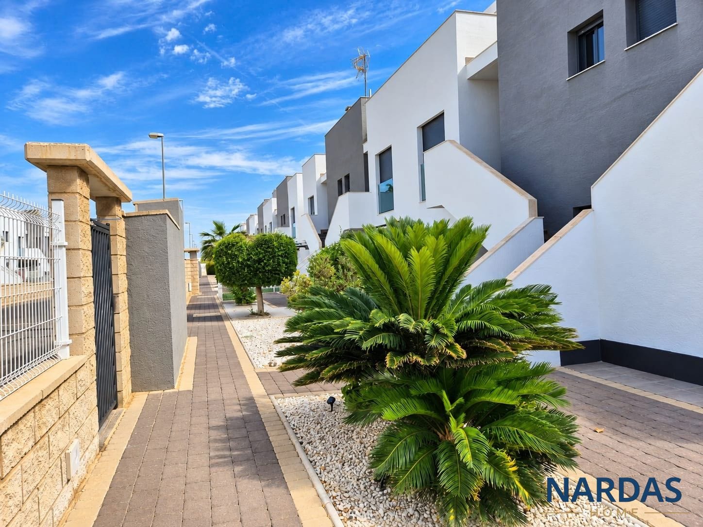 2-BED 2-BATH GROUND FLOOR APARTMENT JUST 80M FROM LA ZENIA BOULEVARD
