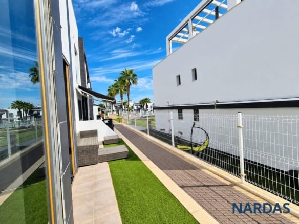 2-BED 2-BATH GROUND FLOOR APARTMENT JUST 80M FROM LA ZENIA BOULEVARD