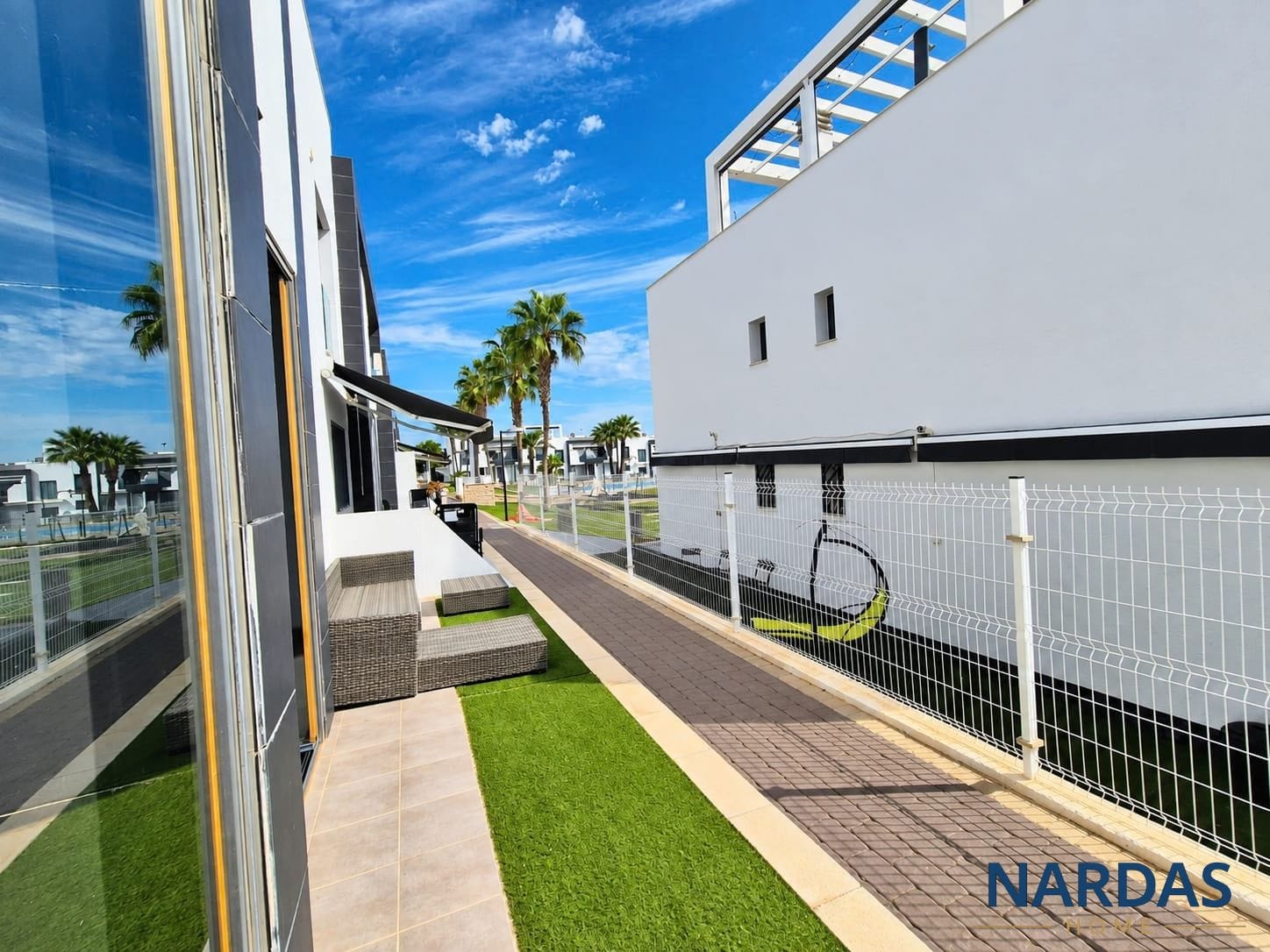 2-BED 2-BATH GROUND FLOOR APARTMENT JUST 80M FROM LA ZENIA BOULEVARD