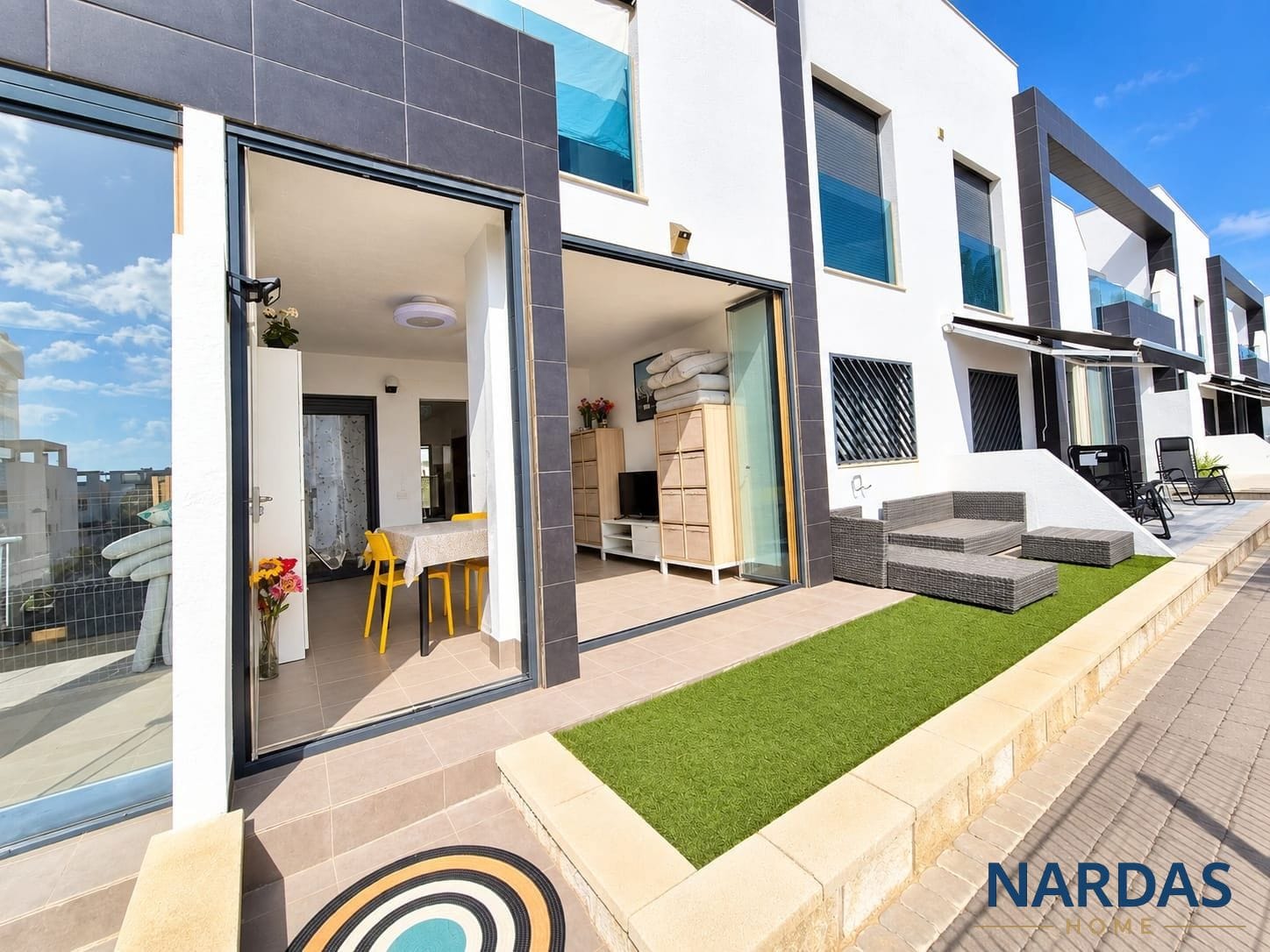 2-BED 2-BATH GROUND FLOOR APARTMENT JUST 80M FROM LA ZENIA BOULEVARD