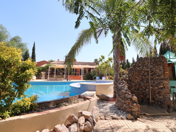 7 Bedroom Property in Catral