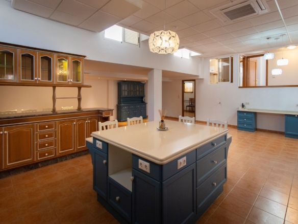 4 Bedroom Property in Torrevieja