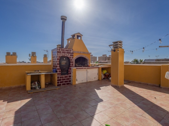 4 Bedroom Property in La Mata