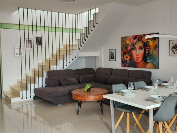 3 bedroom Penthouse for sale in Villamartín
