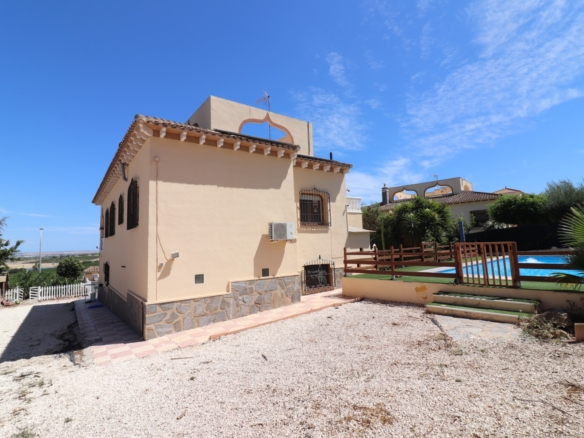 5 Bedroom Property in Algorfa
