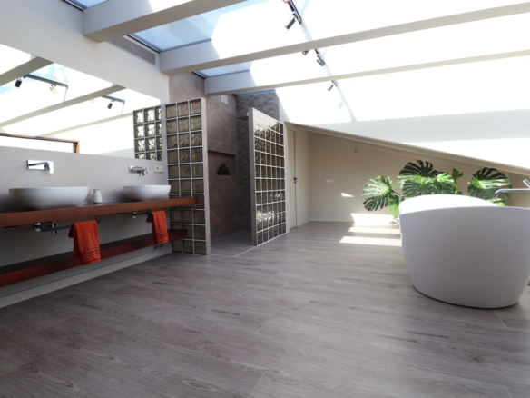 5 Bedroom Property in Aspe
