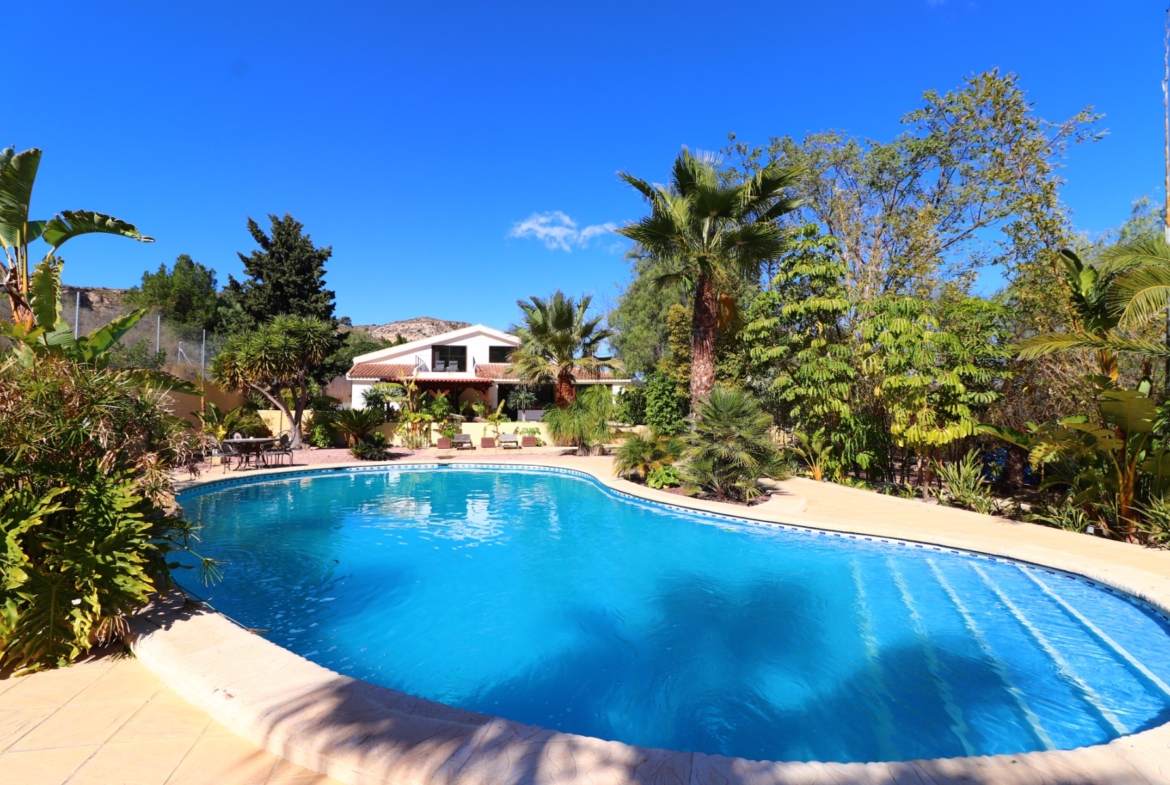 5 Bedroom Property in Aspe