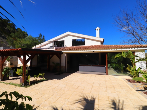 5 Bedroom Property in Aspe