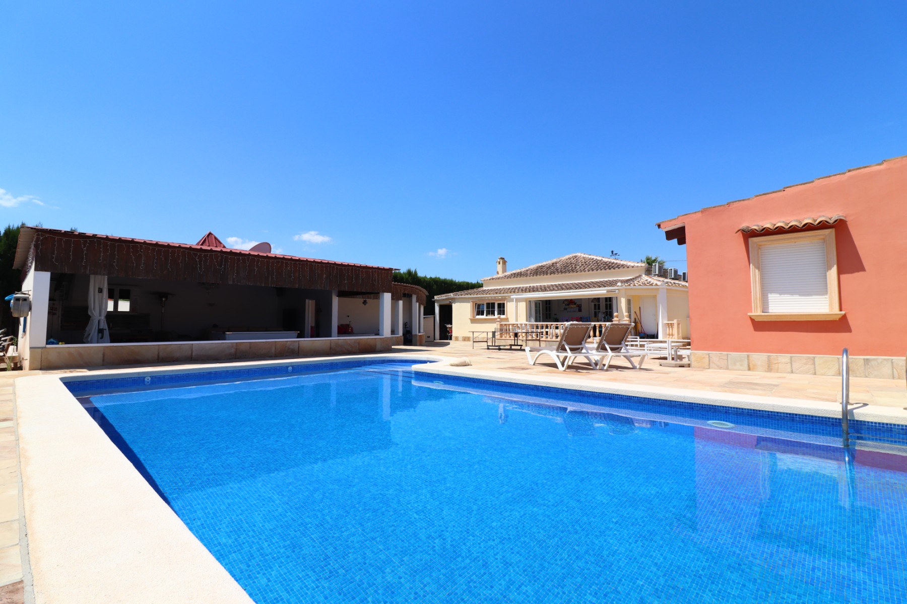 6 Bedroom Property in Heredades