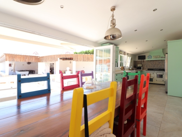 6 Bedroom Property in Heredades